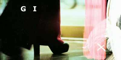 ♪ Hangin' down ♪ - Girlboss