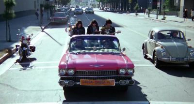Hangin' out on second avenue - Rock 'n' Roll High School