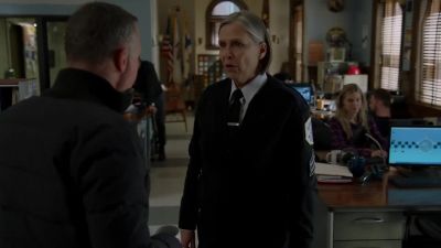 - Hank.
- Hey, Trudy, what's up? - Chicago P.D.