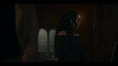 -[Hannah, echoing] Priceless heirlooms.
-It's… It-- - The Haunting of Bly Manor