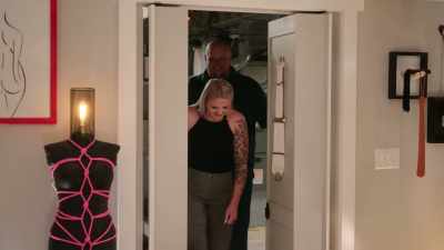 -[Hannah gasps] Oh my gosh!
-Oh my God! - How To Build a Sex Room