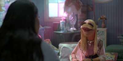 HANNAH: Hey, Fanahannahs. - The Muppets Mayhem