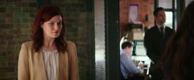 - HANNAH: Hi. Welcome back!
- (CELL PHONE CHIMES) - Fifty Shades Freed