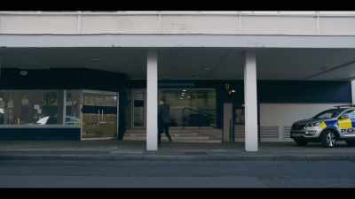 Hannah, it's me. Call me. - The Capture