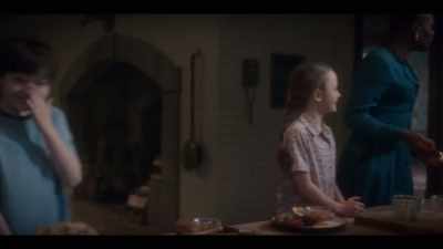 -[Hannah] Wait.
-[Flora giggles] - The Haunting of Bly Manor