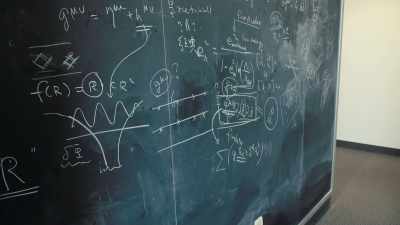 HANNALORE:
Something that you see
a lot in science - Behind the Curve