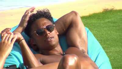 ‐Happy anniversary.
‐Happy anniversary, weeky. - Love Island