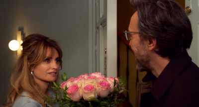 - Happy anniversary.
- It's not my birthday. - Parallel Mothers