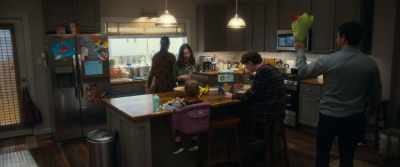 - Happy anniversary! [sighs]
- Aw, baby. - The Family Plan