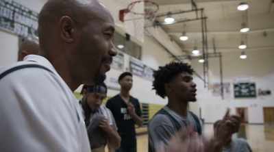 ♪ Happy birthday to you ♪ - Last Chance U: Basketball