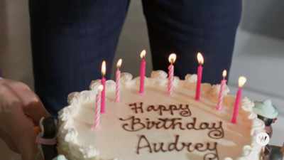 ♪ Happy birthday to you. - Christmas Bedtime Stories