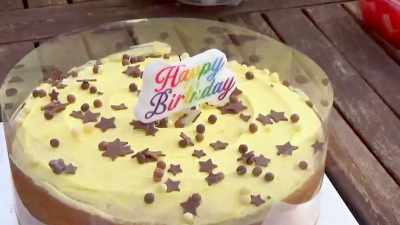 ♪ Happy birthday to you ♪ - Biffy Clyro: Cultural Sons of Scotland