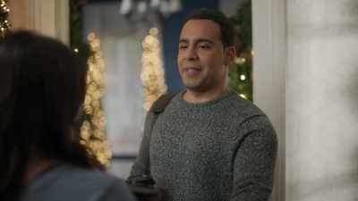 -Happy Christmas Eve.
-You too. - A Christmas Open House