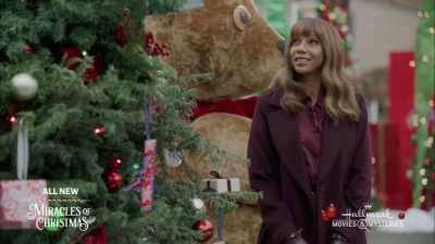 ♪ Hark, the herald angels sing ♪ - The Christmas Doctor