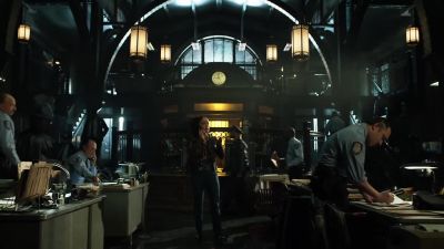 - HARPER: Gotham Central.
- Harper, it's Gordon. - Gotham