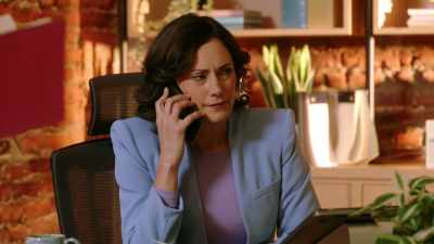 - Harper, I just got
a text from your school - Smart Home Killer