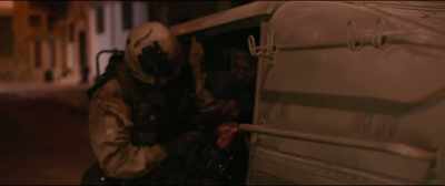 -[Harper] You gotta get him in!
-Help me get him in, Enzo! - Sand Castle