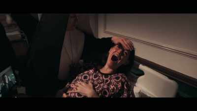 Harriet Dowling is giving birth
in delivery room four. - Good Omens