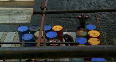 Harris! Man standing forward!
You see him? - North Sea Hijack