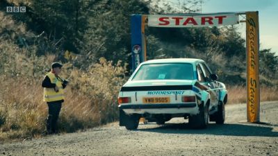 Harris is up to the line. - Top Gear