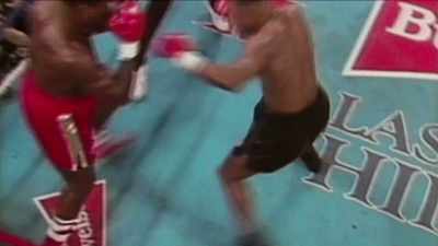 - [Harry] He cut Bruno. He was wobbled - Bruno v Tyson