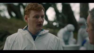 Harry Sutton.
Nos ofrece una posible testigo. - Stay Close