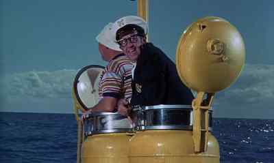 Harry, there's the plane! - The Boatniks