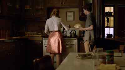 Has he told you how long he's staying?
No, and I didn't ask him. - Bates Motel