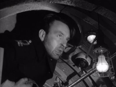 Hatch lever jammed Got a battleship on it that's why - Above Us the Waves