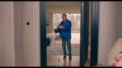 -Have a good holiday, Mrs.…
-Kolstad-Bergenbatten. - Man Vs Bee