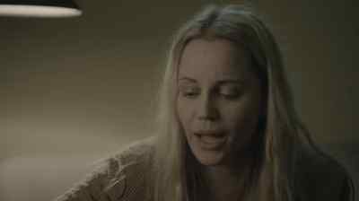 - Have you always lived alone?
- I lived with my sister a while. - The Bridge