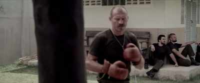 -Have you ever been in the ring?
-[punching bag thuds] - 3 Days in Malay