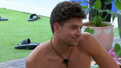 >> HAVE FUN. - Love Island