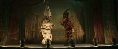 - Have you gone mad?
- The cat! The cat ran away! - Pinocchio