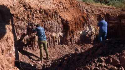 Have John cast his
knowledgeable eye over it. - Outback Opal Hunters