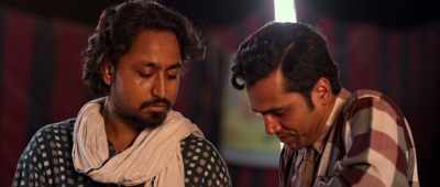 - Have one?
- Here! - Mukkabaaz