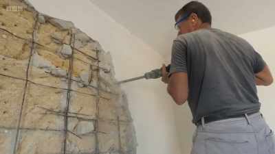 Having been defeated by
the building's main structural wall, - Amanda & Alan's Italian Job