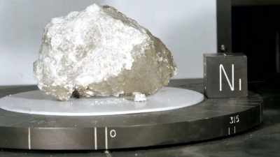 Having different structures than
on Earth, the debunkers say, - American Moon