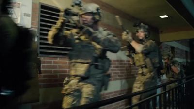 Havoc, this is Bravo.
Making entry. - SEAL Team