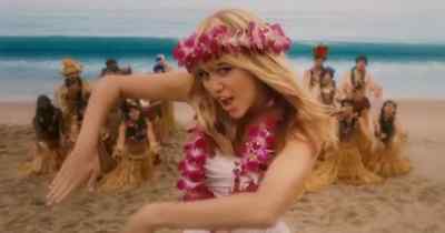 [Hawaiian music playing] - Hannah Montana: The Movie