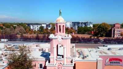 [hawk screeches] - ¡Casa Bonita Mi Amor!
