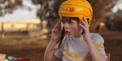 HAZEL: This is Daryl,
a dropkick without a family. - A Sunburnt Christmas