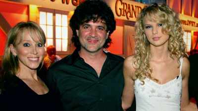 He had a big part
in turning Taylor Swift - Taylor Swift vs Scooter Braun: Bad Blood