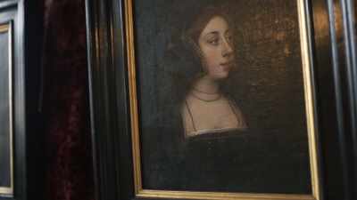 He actually had a relationship
with Anne's sister, - The Game of Crowns: The Tudors