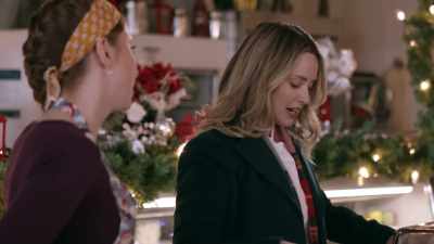 He already said his job
makes relationships impossible, - Catering Christmas