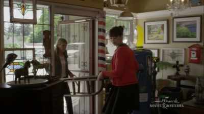 He was always
looking at the paintings, - Garage Sale Mystery: The Art of Murder