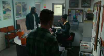 - He auditions them in the car.
- Where's the board? - Blindspotting