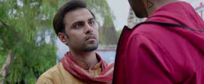 He has been fighting this ever
since he saw us, inside the train. - Shubh Mangal Zyada Saavdhan
