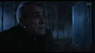 He betrayed your father.
Kill them both! - Baghdad in My Shadow