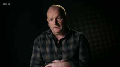 He had blood... He was holding his
stomach - Once Upon a Time in Northern Ireland